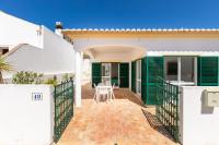 Cozy and sunny villa just some steps from the sea - B&B Senhora da Luz