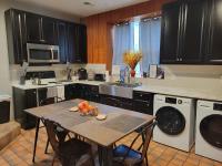 Spacious Industrial split level with a Balcony - Ferienwohnung Cincinnati