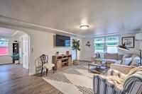 2-Acre Farmhouse in Redmond with Deck and Grill! - Bed and Breakfast Redmond