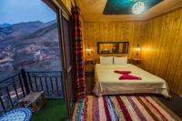 Double or Twin Room with Mountain View