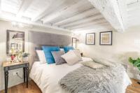 Paolo Guinigi, Elegant Apartment Suite, Masterful Interior inside the Walls of Lucca - Chambres d'hôtes Lucques
