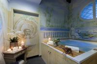 The Medieval Penthouse, Indulge among History in a Luxury 5 Bedrooms Apartment - Chambres d'hôtes Lucques