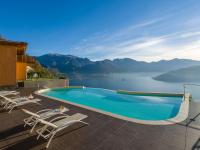 EnjoyIseoLake - Colosseo with wonderful lake view and swimming pool - Chambres d'hôtes Parzanica