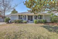 Charming House with Patio, 3 half Mi to Beach! - B&B