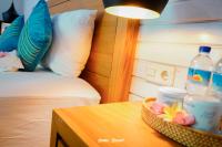 Kamar Deluxe Wooden Twin