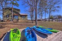 Shoreline Home with Boat Dock and Fire Pit in Shelby! - Ferienwohnung Shelby