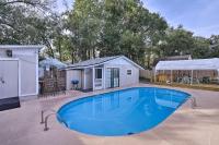 B&B Orlando - Fern Park House with Pool Private Patio and Fire Pit! - Bed and Breakfast Orlando