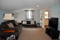 Cozy 2nd story Flat near downtown - B&B