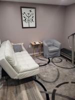 B&B Barrie - Adorable Studio Basement Suite in South Barrie - Bed and Breakfast Barrie