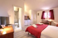 Studio with Terrace and Swimming pool View