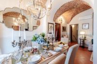 Villa Chianti, your Secret 4 Bedrooms Retreat with View over the Vineyards in Marcialla - Chambres d'hôtes Marcello