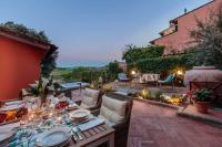Villa Chianti, your Secret 4 Bedrooms Retreat with View over the Vineyards in Marcialla - Chambres d'hôtes Marcello