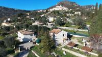 2 Bed Apartment Sleeps 6 - Pets Ok - Free Parking - B&B Le Bar-sur-Loup