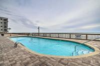 Murrells Inlet Condo w/ Ocean Views & Pool Access! - Chambres d'hôtes Myrtle Beach
