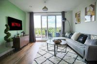 B&B Milton Keynes - Penthouse Apartment - City Centre - Free Parking, Balcony, Fast Wifi and Smart TV with Netflix by Yoko Property - Bed and Breakfast Milton Keynes