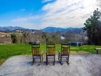 B&B Townsend - Classy Cades Cove Condo with Community Pool - Bed and Breakfast Townsend