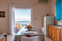 MAKAROUNIS THEA - B&B