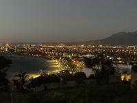 Seaview Sunset Boutique Apartments Gordonsbay Solar powered - Chambres d’hôtes Le Cap