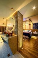 King Suite with Spa Bath