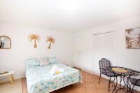 GORGEOUS STUDIO + 100M TO BEACH + POOL - B&B