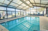 Ground Floor Condo 2 bed 2 bath Riverwalk at Arrowhead Country Club Unit 104 - B&B