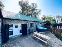 B&B Birchington-on-Sea - 5 Bed Barn Conversion - with private hot tub - Bed and Breakfast Birchington-on-Sea