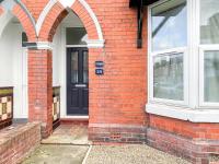 Spacious 2-bed Apartment in Crewe by 53 Degrees Property, ideal for Business & Professionals, FREE Parking - Sleeps 3 - B&B Crewe