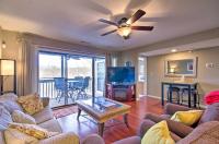 Pools, Marina and Grill Osage Beach Condo! - Bed and Breakfast