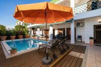 Holiday villa in elite residential area of Faro - Chambres d'hôtes Faro