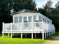 B&B Shanklin - Luxury 2 Bedroom Caravan MC35, Shanklin, Isle of Wight - Bed and Breakfast Shanklin