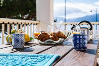 Terrazza Lungomare, e sei in spiaggia... - B&B Cala Gonone