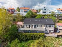 B&B Arendal - Sentralt rekkehus med solrik veranda! - Bed and Breakfast Arendal