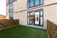 Avery House 2 - Two Bedroom with Outdoor Terrace by BPNE - B&B