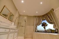 Queen Room with Spa Bath