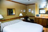 Queen Studio with Spa Bath