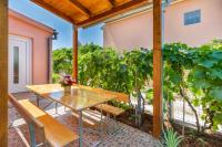 Modern Holiday Home with pool & 4 bikes, near center - B&B Fasana