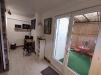 Studio Marjorie Indep. dans maison particulière - Bed and Breakfast Mérignac