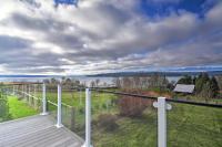 B&B Port Ludlow - Breathtaking Port Ludlow Home with Deck and Yard - Bed and Breakfast Port Ludlow