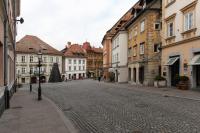 Bright & Spacious Loft In The Heart Of Old Town - B&B Lubiana