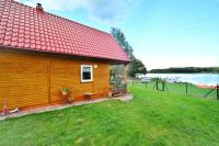 Large holiday home with a lake view - B&B Kosierzewo