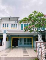 Spacious cozy Lakeville homestay 4 bedrooms all with AirCond - Chambres d'hôtes Seri Iskandar