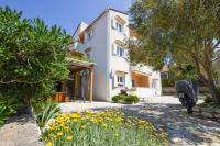 Apartmani Pernjak - B&B Mandre