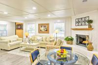 Bright Beaufort Home with Porch and Fire Pit! - B&B