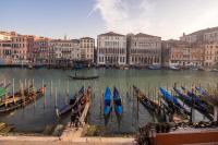Design Apartment with Balcony on the Grand Canal R&R - B&B Venezia
