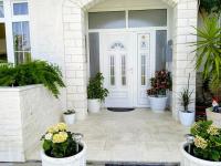Apartments Lalić - A spacious three bedroom apartment with a sea view - B&B Tučepi