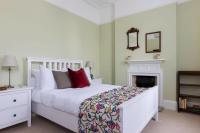 B&B London - Impressive 5BR family home in Leafy - Bed and Breakfast London