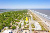 Salty Shack Unit C - Salty Shack - Dog Friendly Home - Across from the Beach - Central Location! - B&B Folly Beach