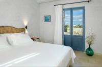 Queen Room with Pool View