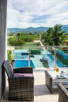 Mandalina HR Luxury Villa with Private Pool, Tennis Court and Boccie Alley - Chambres d'hôtes Donji Proložac
