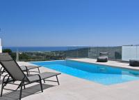 Modern villa with infinity pool close to the sea - B&B